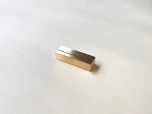 画像をギャラリービューアに読み込む, 真鍮製のカードスタンド