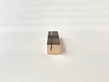 画像をギャラリービューアに読み込む, 真鍮製のカードスタンド