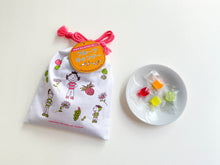 画像をギャラリービューアに読み込む, サザエさん 復刻図案巾着入り フルーツキャンデー