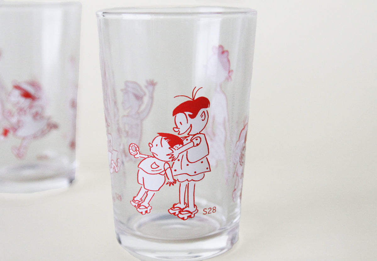 グラス 白赤（わかめちゃん） – 長谷川町子美術館 通信販売部