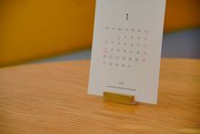 画像をギャラリービューアに読み込む, 真鍮製のカードスタンド