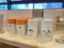 画像をギャラリービューアに読み込む, ヨーチビスケット入り オリジナル缶  わかめちゃんと家族(箱付き)