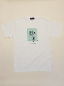 サザエさんと展覧会を見るTシャツ – 長谷川町子美術館 通信販売部
