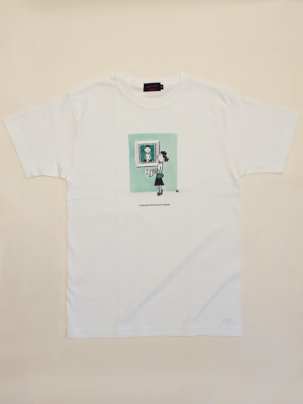サザエさんと展覧会を見るTシャツ – 長谷川町子美術館 通信販売部