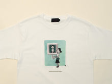 画像をギャラリービューアに読み込む, サザエさんと展覧会を見るTシャツ
