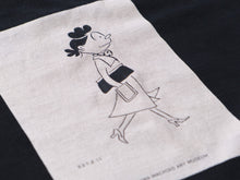 画像をギャラリービューアに読み込む, サザエさん黒染めTシャツ　クラッチ
