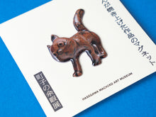 画像をギャラリービューアに読み込む, 町子さんが描いた・焼き上げたマグネット「猫」
